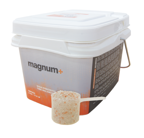 MAGNUM + Plastic bak met losse korrels (8 kg)